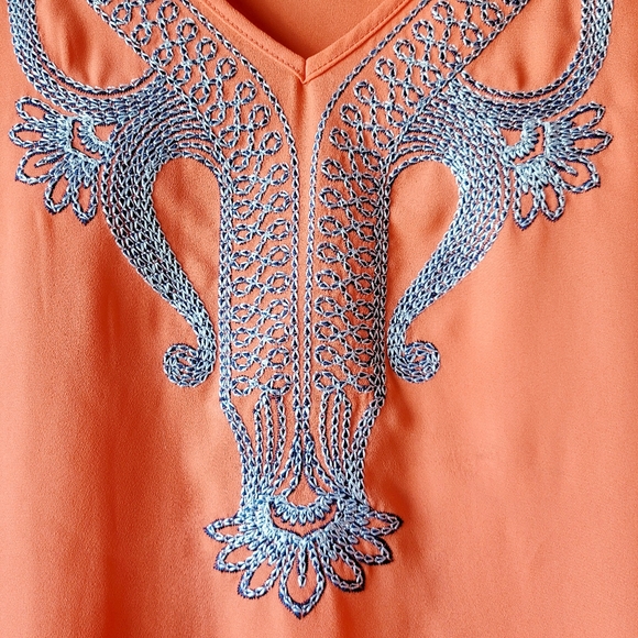 Embroidered top v-neck - Picture 3 of 8